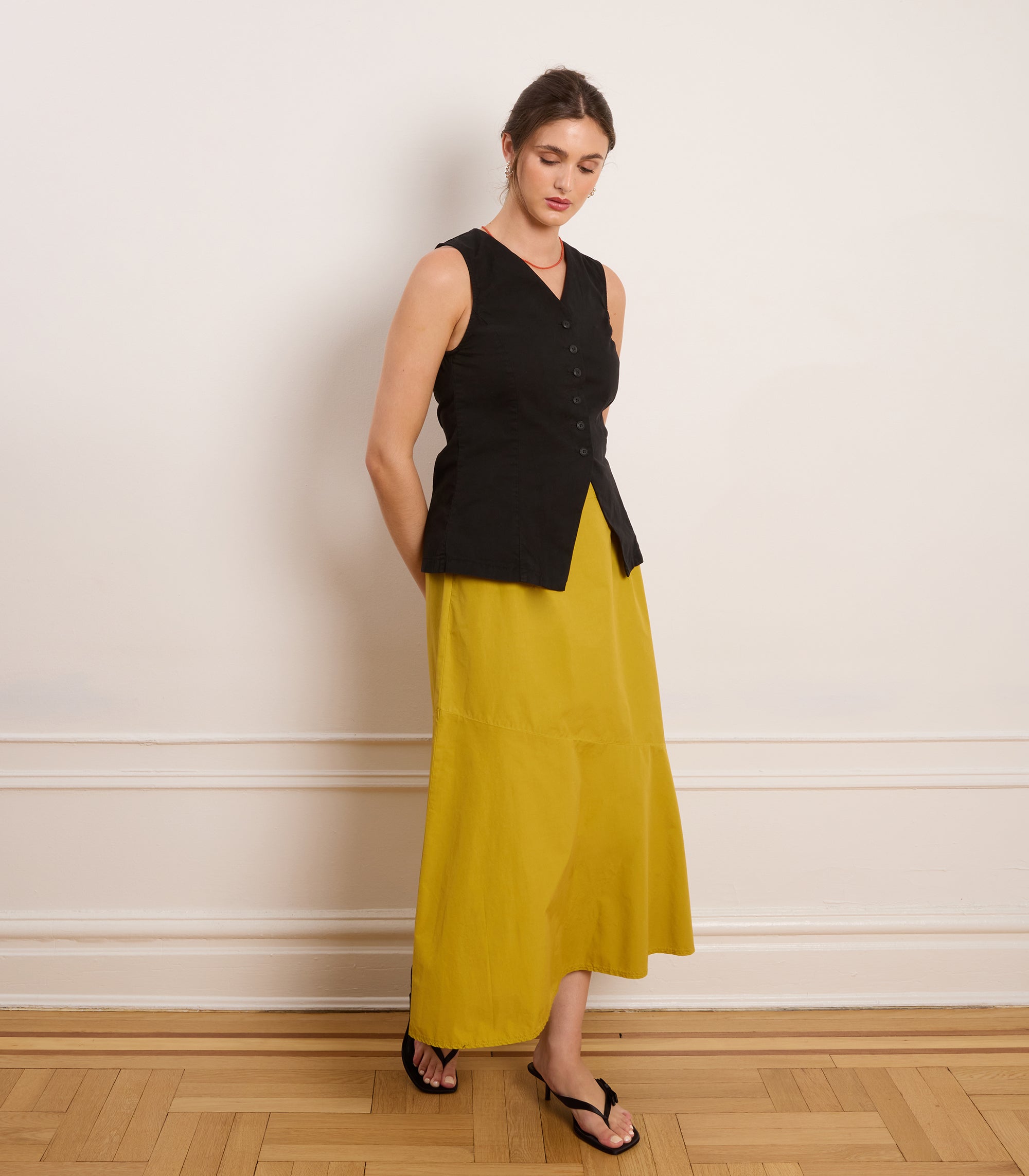 Laura Fitted V-Neck Vest - Black