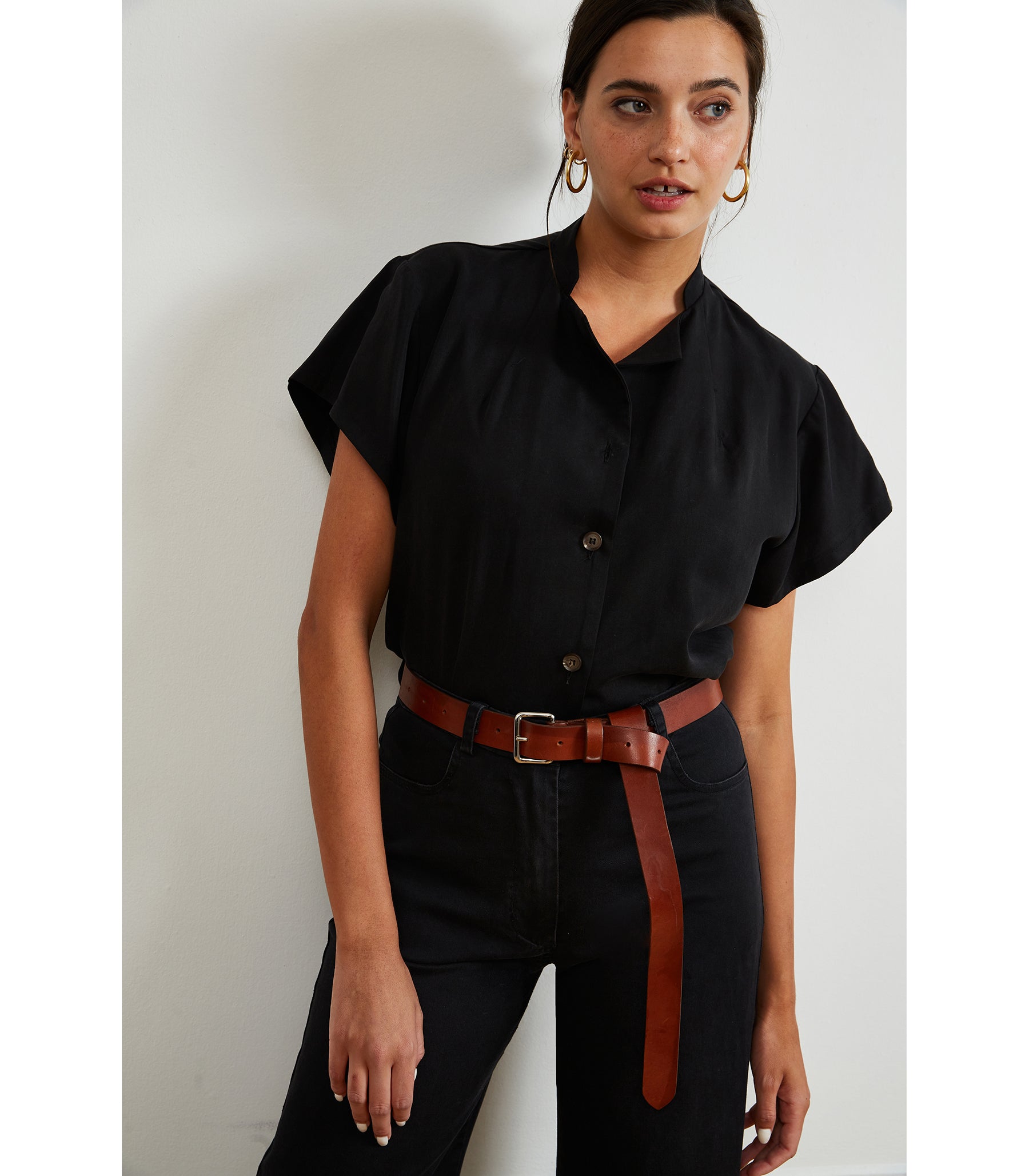 Donna Short Sleeve Button Up Top